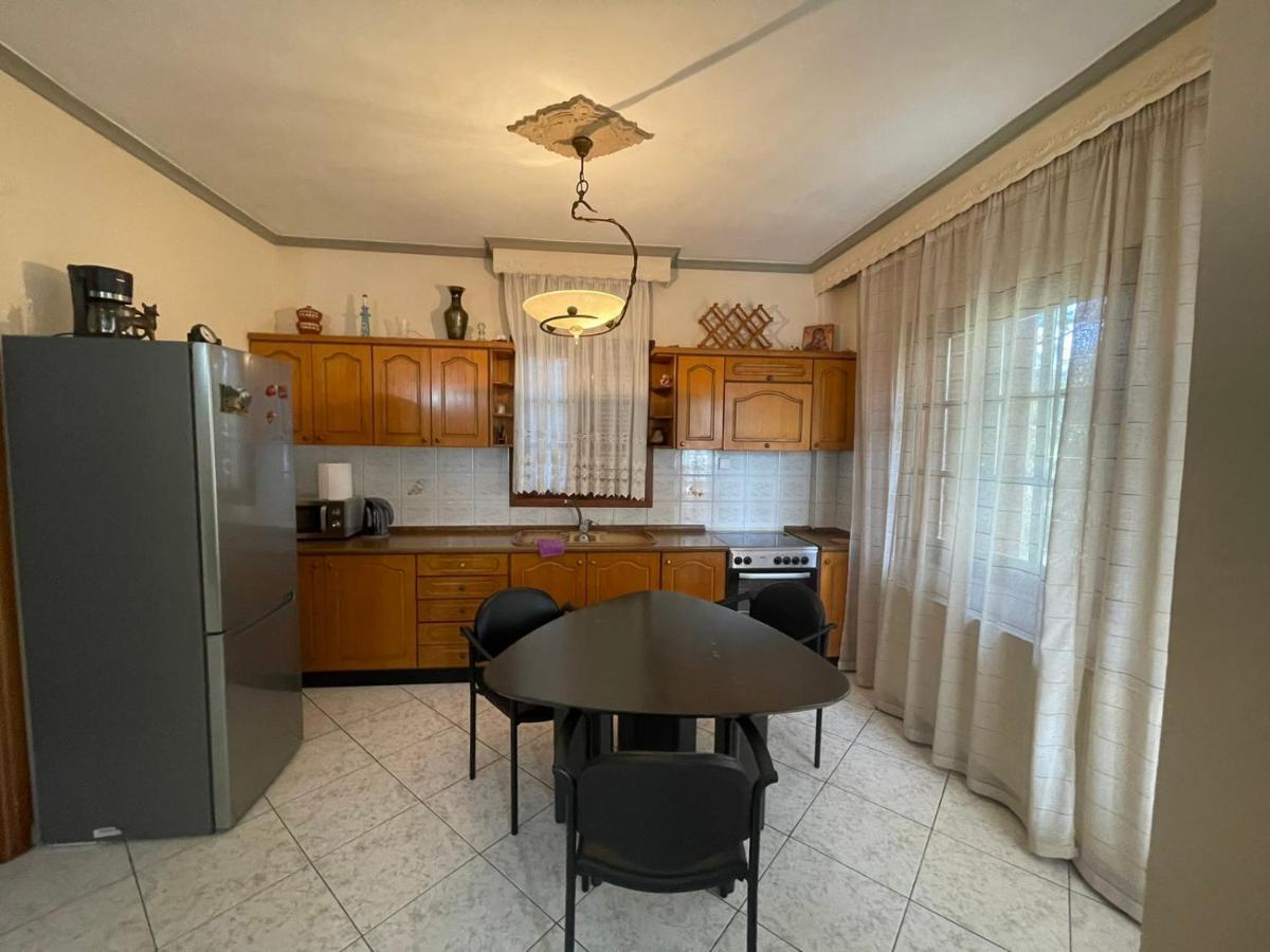 Nea Peramos Large Apartment Near The Beach ภายนอก รูปภาพ